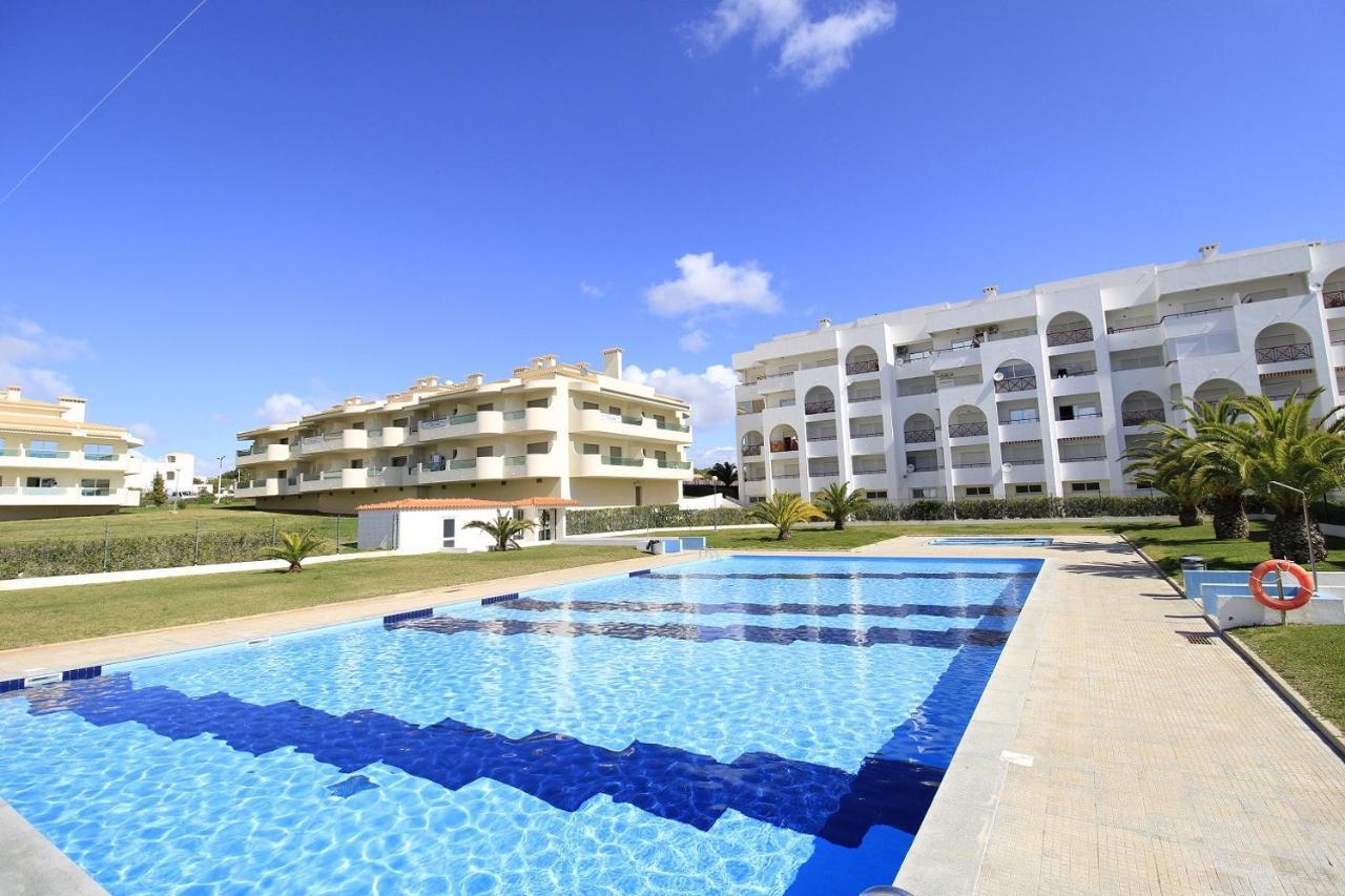 Armacao De Pera Brightness With Pool By Homing Apartment Ngoại thất bức ảnh