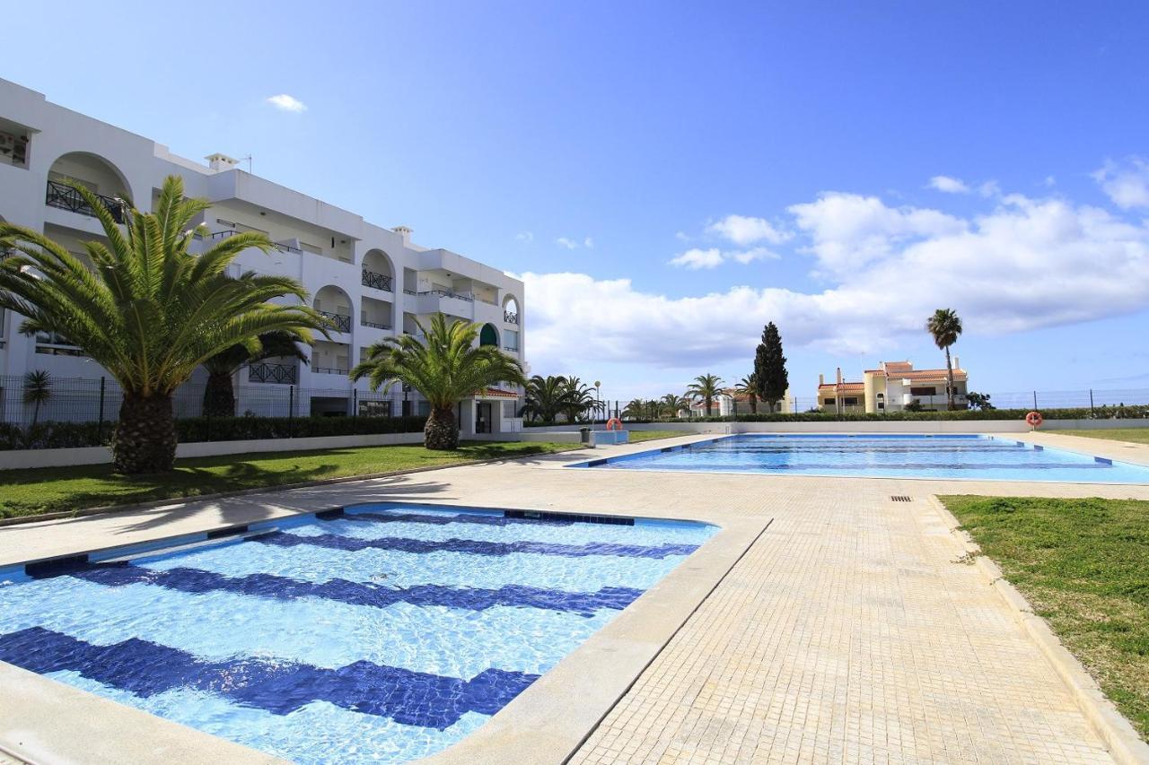 Armacao De Pera Brightness With Pool By Homing Apartment Ngoại thất bức ảnh